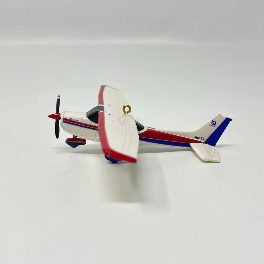 Hallmark Christmas Ornament Cessna 172 Skyhawk Sky's the Limit #16 2012 Plane